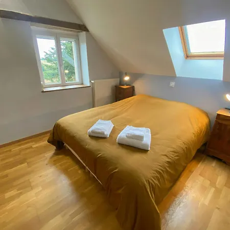 Family In The Alpes Mancelles 펜션