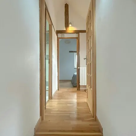 Family In The Alpes Mancelles 펜션