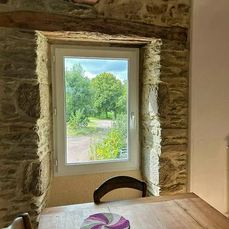 Family In The Alpes Mancelles 펜션