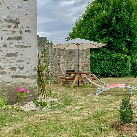 Family In The Alpes Mancelles * Moulins-le-Carbonnel
